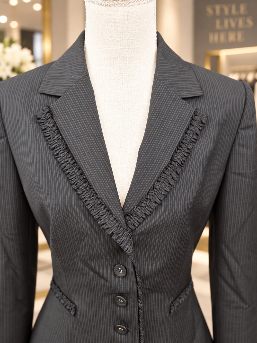 Tahari Size 8 Charcoal Pinstripe Wool Blazer Fringe Trim 3 Button - Picture 5 of 10